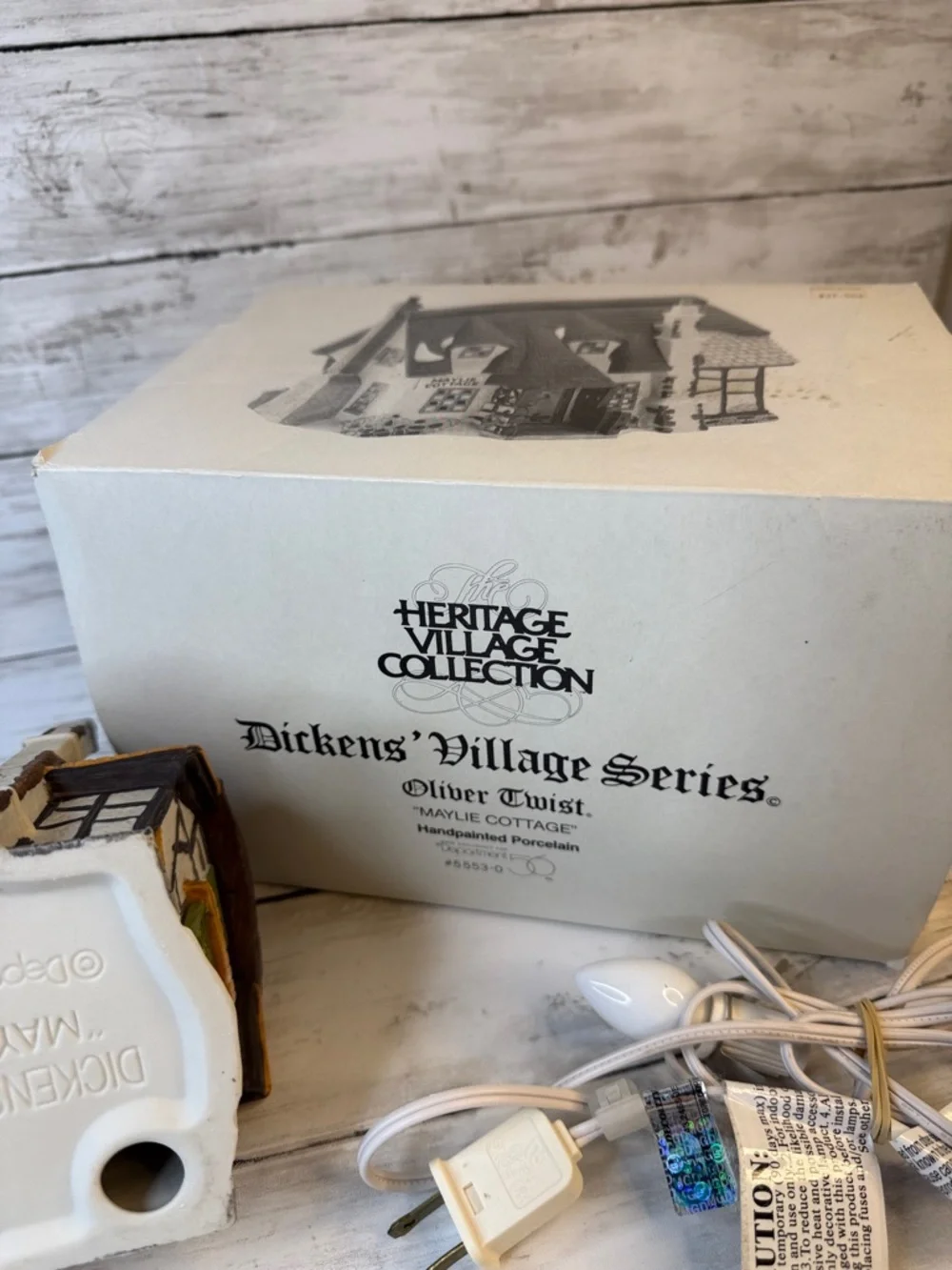DEPARTMENT 56 “OLIVER TWIST MAYLIE COTTAGE”Christmas village